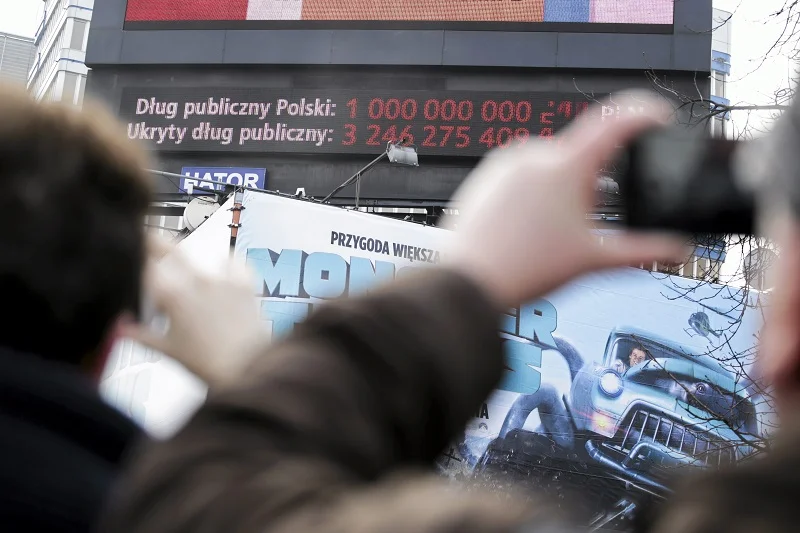 Dług publiczny Polski przekroczył kwotę biliona 10.01.2017 roku. I cały czas rośnie.