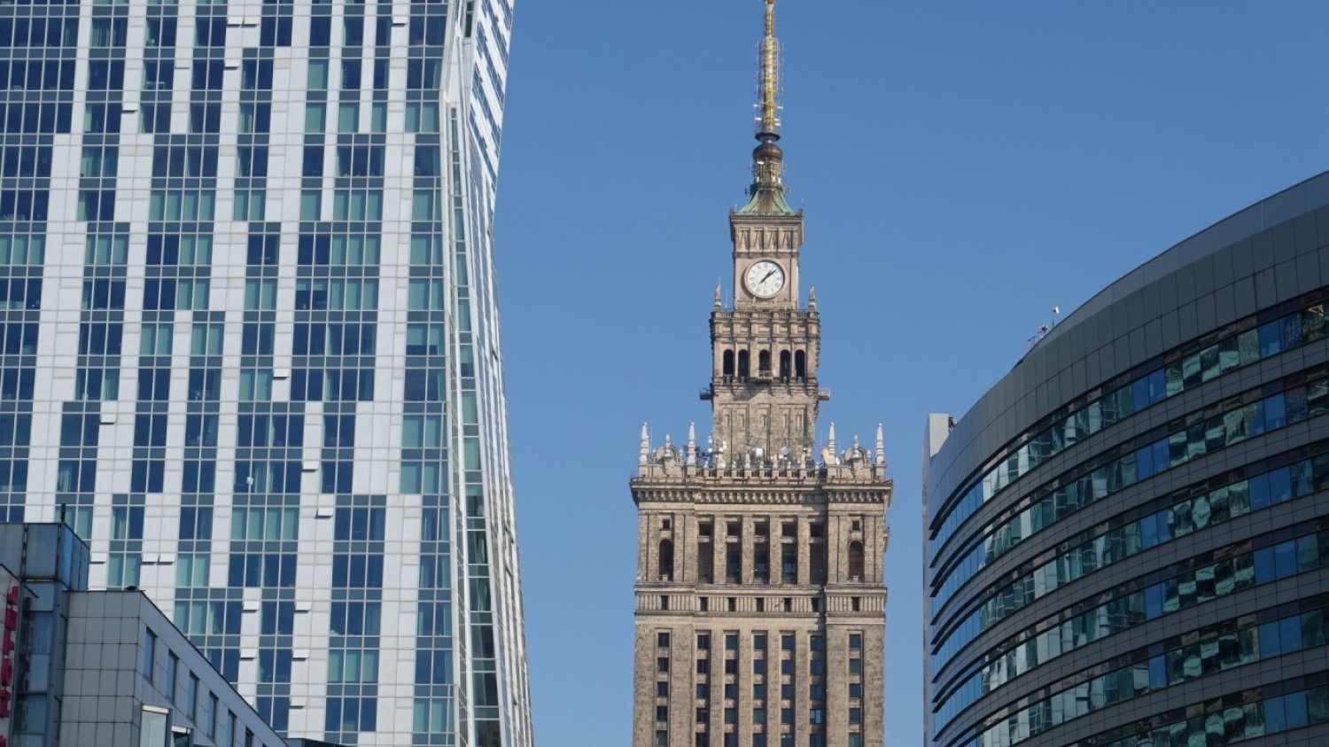 apartamentowiec Zlota 44 (tzw. Zagiel Liebeskinda), Palac Kultury i Nauki oraz centrum handlowe Zlote Tarasy.