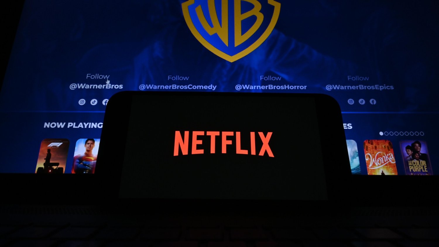 Logo Netflix i Warnera. Netflix ma przed sobą sądny dzień. Poznamy ważne dane. Logo Netflix i Warnera. Netflix ma przed sobą sądny dzień. Poznamy ważne dane.