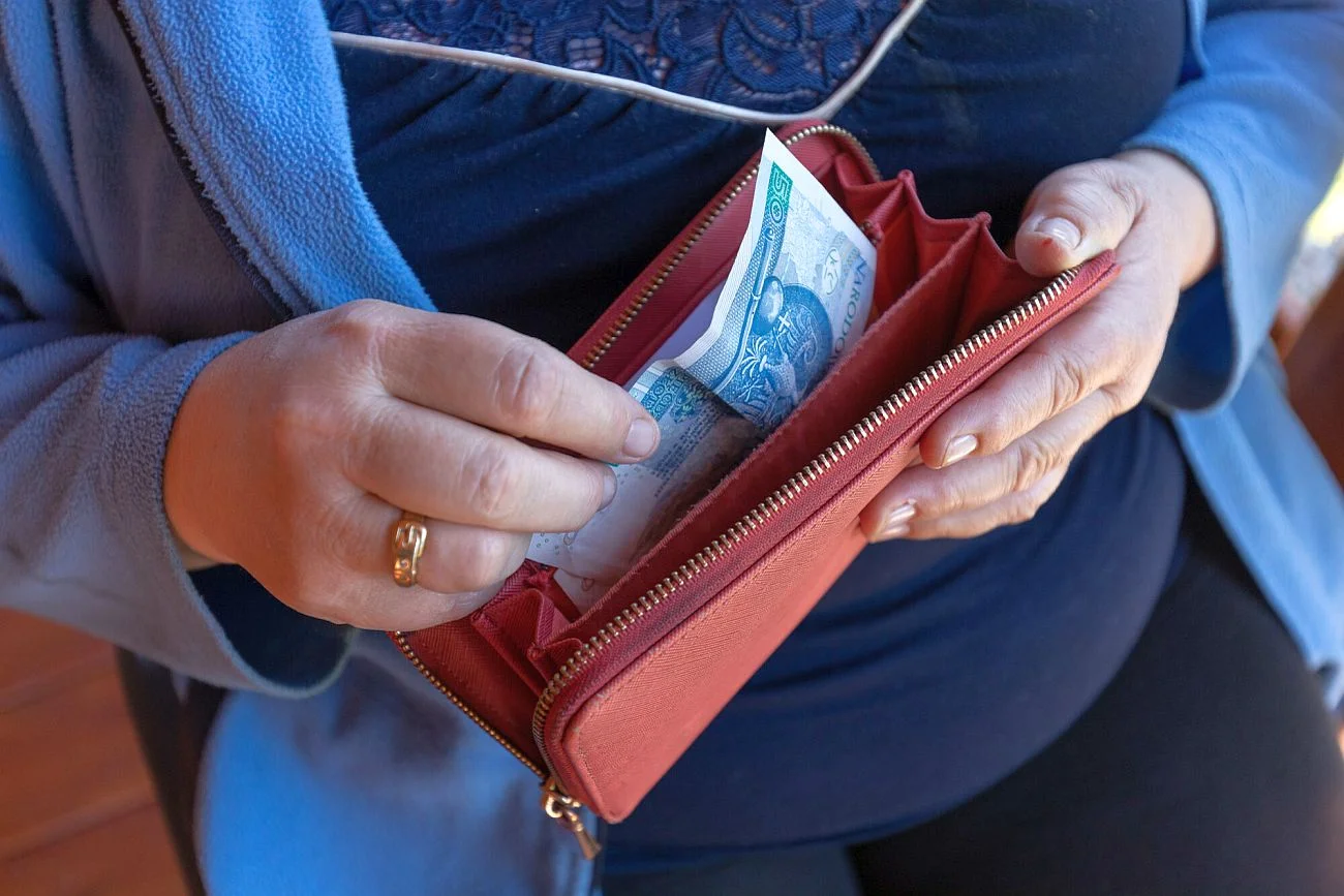 Część pracodawców tnie zarobki swoim pracownikom, zabierając im zyski z Polskiego Ładu