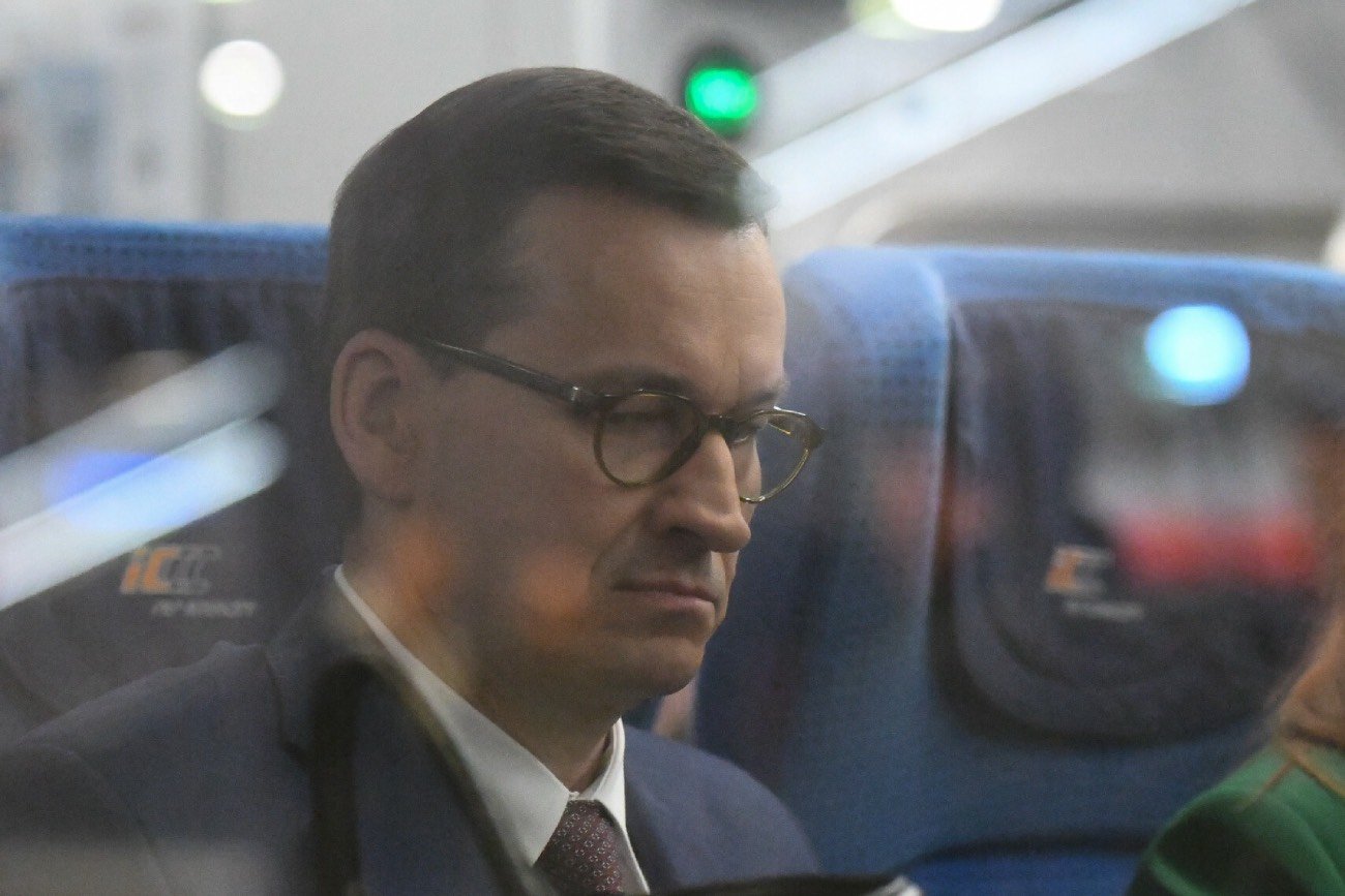 Premier Mateusz Morawiecki interweniuje ws. drogich biletów PKP. Zapowiada obniżki