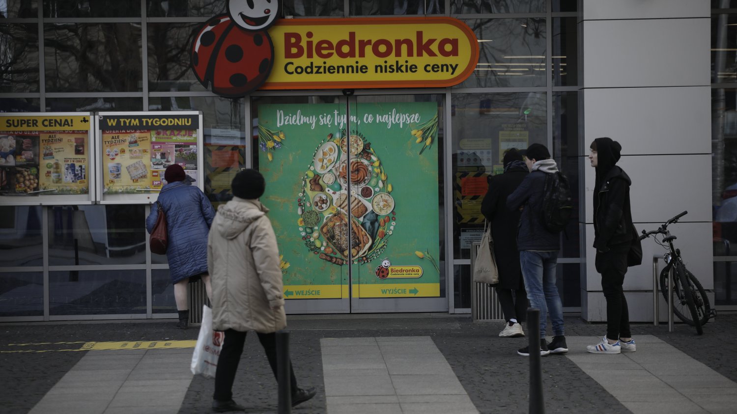 Popularne dyskonty oferują niezłe promocje z okazji dni Babci i Dziadka.