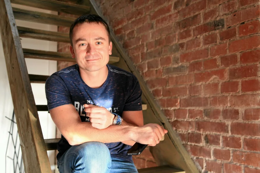 Prezes LiveChat Software Mariusz Ciepły z dnia na dzień wpadł w bezprecedensowe kłopoty. Wystarczył jeden komunikat Facebooka.