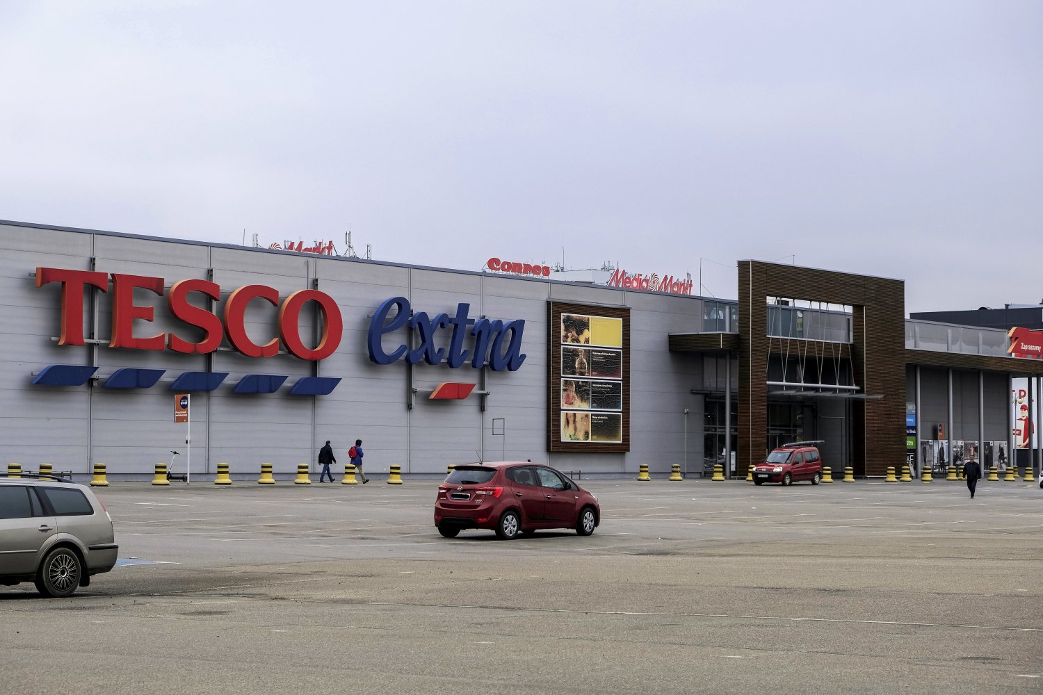 Tesco planuje grupowe zwolnienia w dwóch kolejnych lokalizacjach.