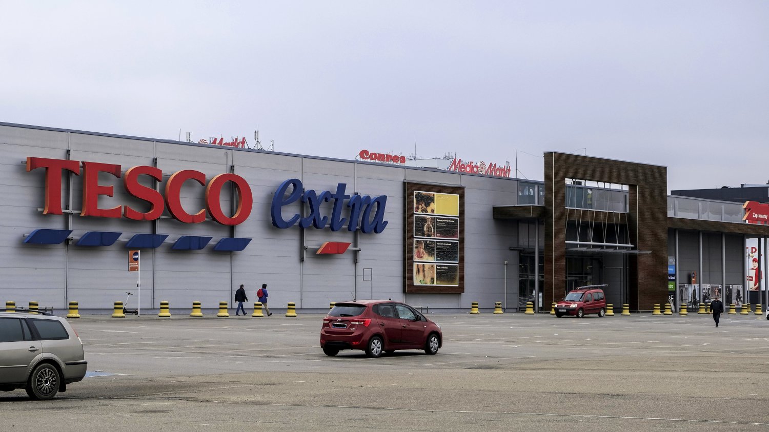 Tesco planuje grupowe zwolnienia w dwóch kolejnych lokalizacjach.