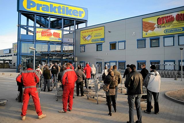 Otwarcie Praktikera w Opolu, rok 2011. Obecnie w tym budynku hula wiatr.