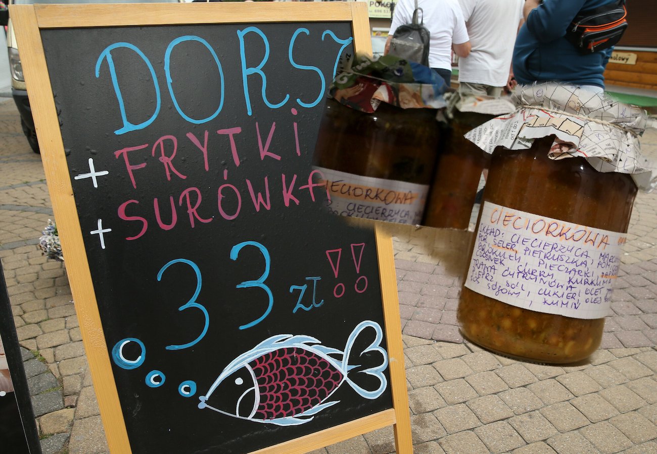 Ile można zaoszczędzić na wakacjach, zabierając własne jedzenie?