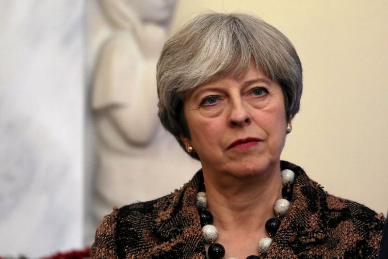 Theresa May oprócz problemów z własnym parlamentem musi zająć się sytuacją obcokrajowców w Wielkiej Brytanii