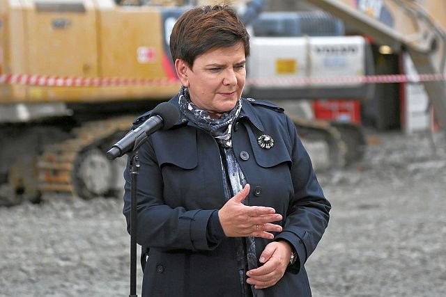 Premier Szydło ma dość braku nadrozu nad spółkami Skarbu Państwa, zamierza odbić je od resortu Mateusza Morawieckiego