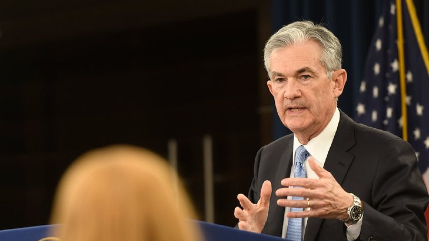 Szef amerykańskiej Rezerwy Federalnej Jerome Powell uważa, że przed pojawieniem się szczepionki na koronawirusa nie ma szans na odbudowę gospodarki.