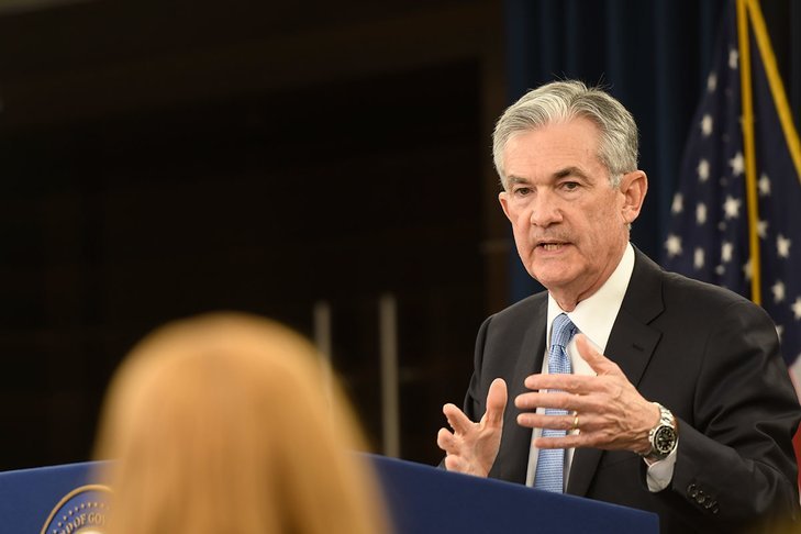 Szef amerykańskiej Rezerwy Federalnej Jerome Powell uważa, że przed pojawieniem się szczepionki na koronawirusa nie ma szans na odbudowę gospodarki.