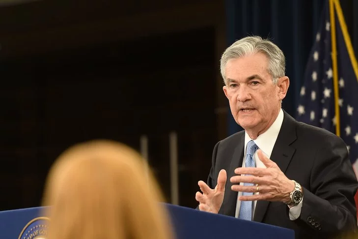 Szef amerykańskiej Rezerwy Federalnej Jerome Powell uważa, że przed pojawieniem się szczepionki na koronawirusa nie ma szans na odbudowę gospodarki.