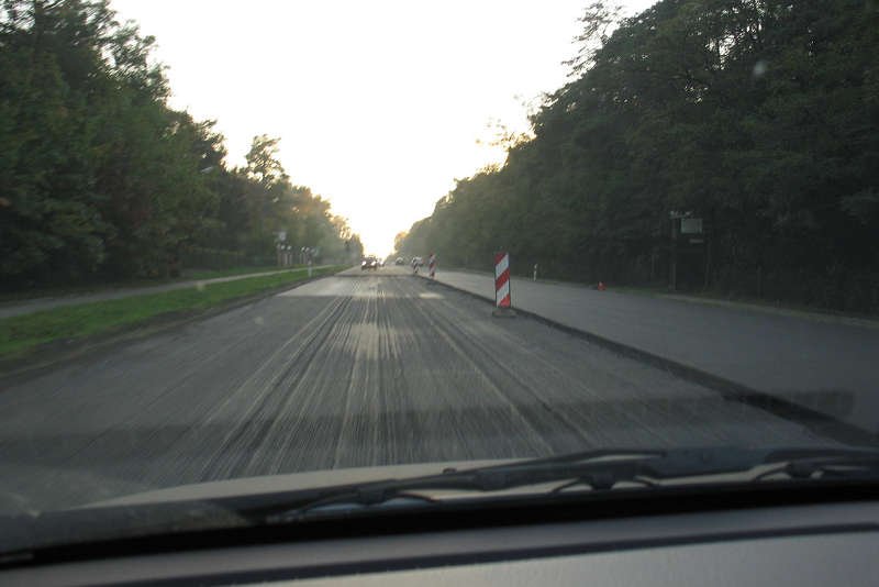 Zobacz, jak naukowcy chcą naprawić polskie drogi. Ich piankobeton może być prawdziwym hitem