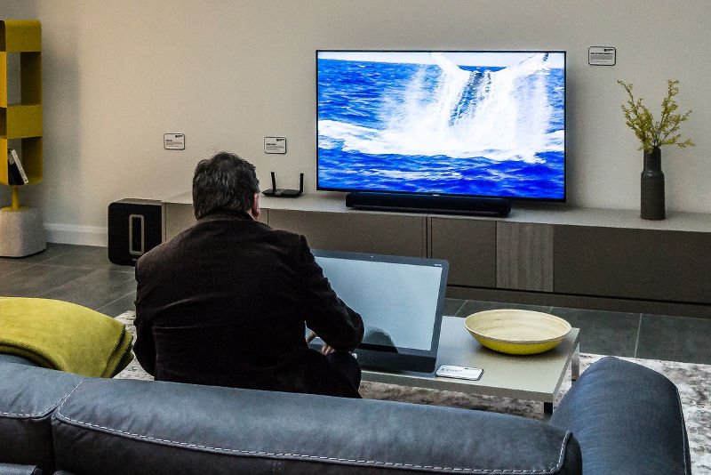 Reklamy wyświetlane jednocześnie na kilku ekranach mają być skuteczniejsze.