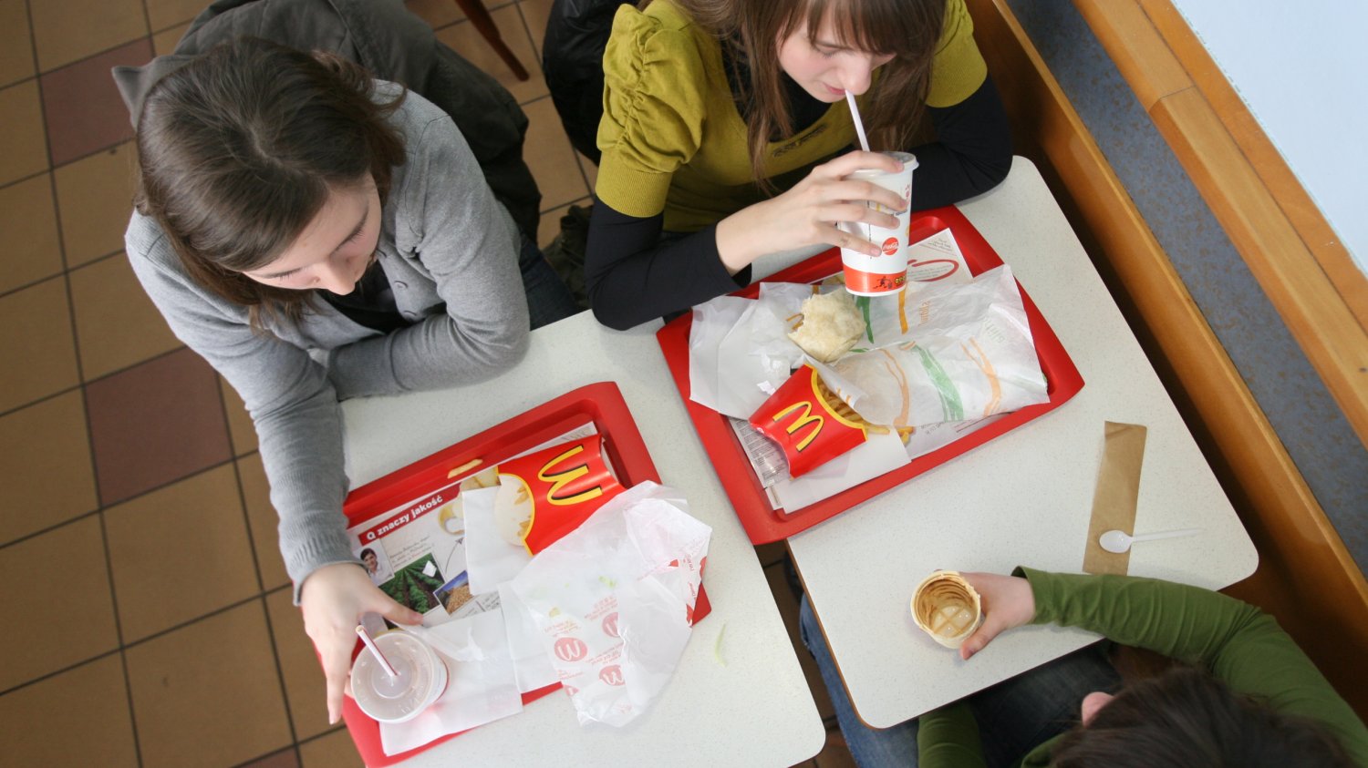 W wybranych restauracjach McDonald's w całej Polsce przez 20 dni będzie można przetestować papierowe słomki do napojów.