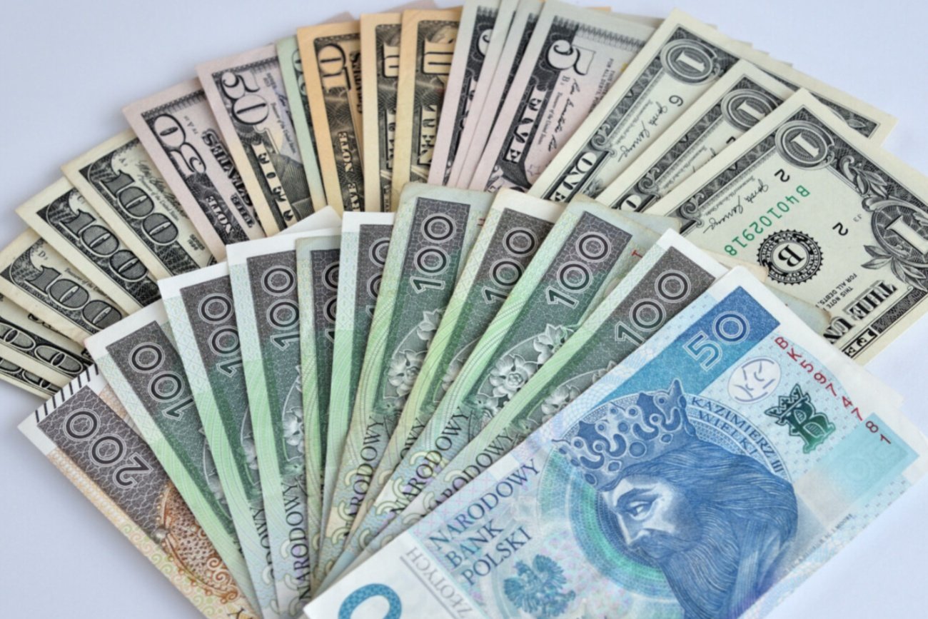 Dolary amerykańskie, polskie banknoty.