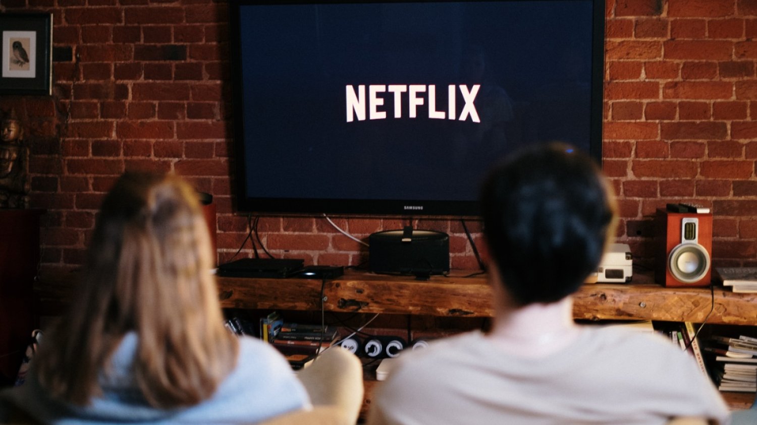 Oglądanie Netfliksa.