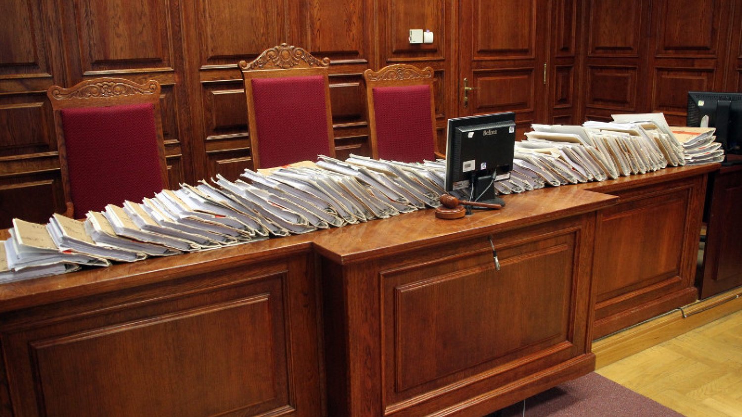 Infoafera z udziałem byłych pracowników MSWiA i HP znajdzie swój finał w sądzie. Główny oskarżony chce poddać się karze.