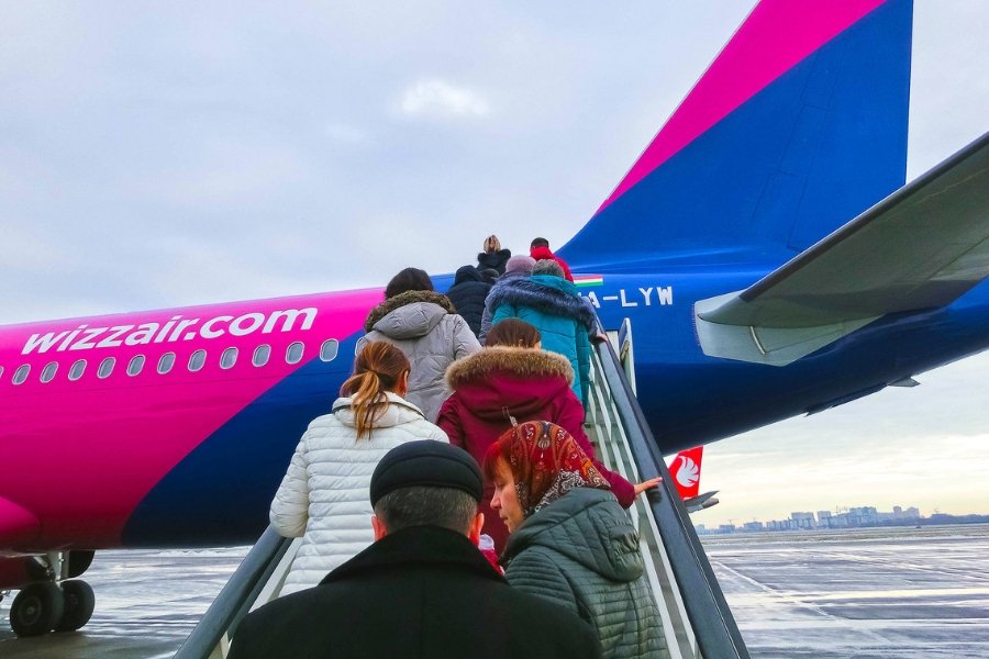 Włoski urząd antymonopolowy wlepił liniom lotniczym WizzAir grzywnę rzędu miliona euro, zaś liniom Ryanair - 3 mln euro.