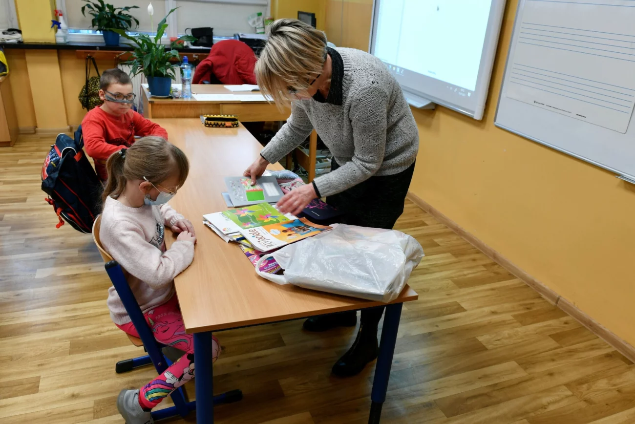 Nauczyciel i uczniowie