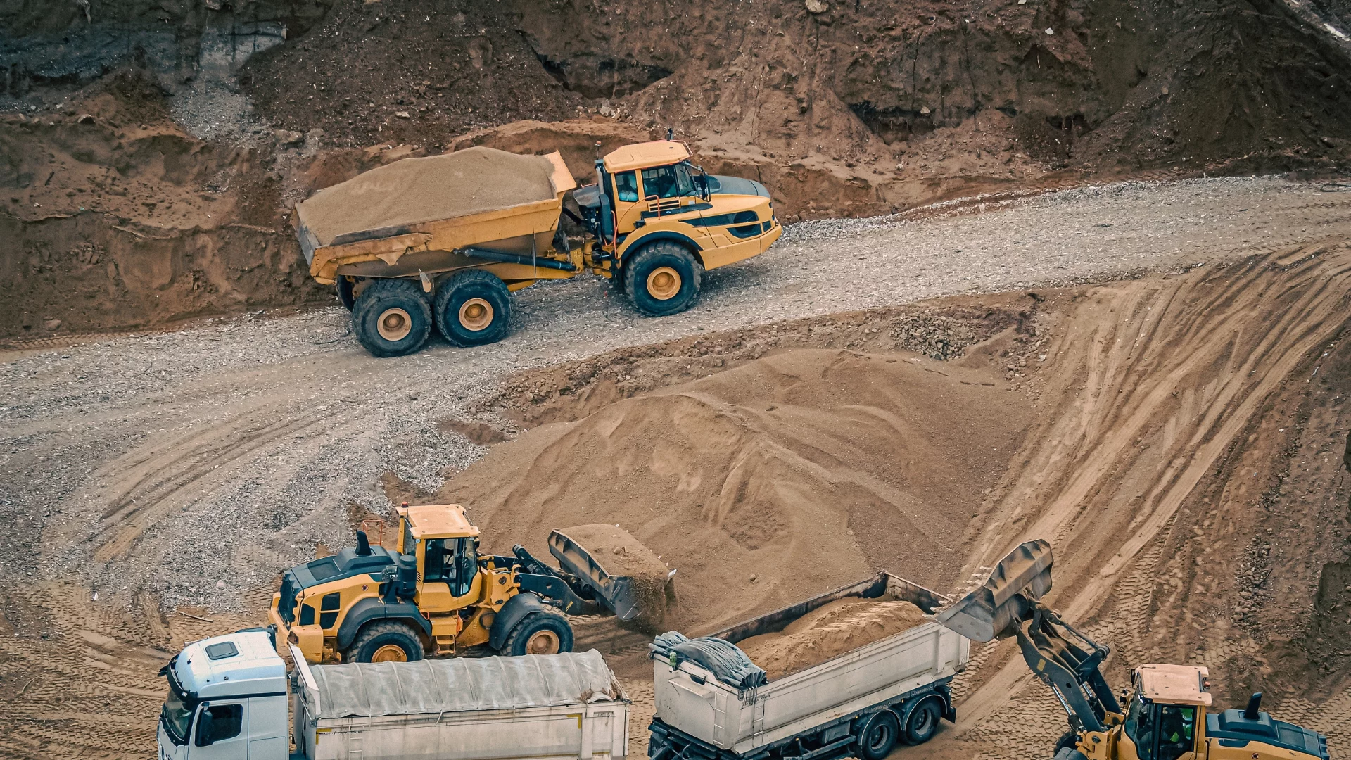 Rusza budowa S12 Piaski-Dorohucza. Drogowcy w grze mimo toksycznej niespodzianki teren budowy trasy s12