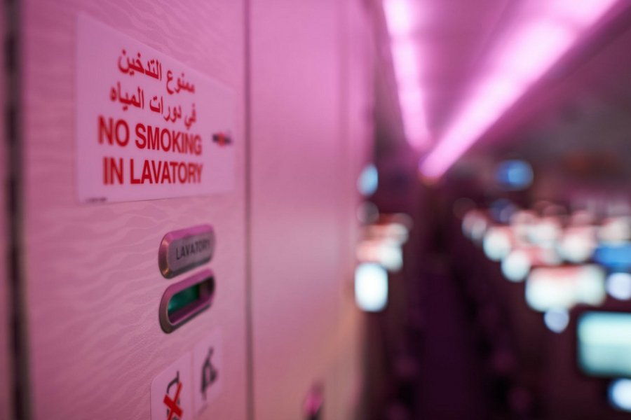 Zakaz palenia obowiązuje na pokładzie większości linii lotniczych od 2000 roku.