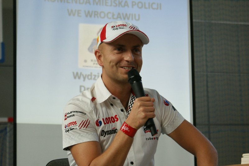 Niedawno Kajetan Kajetanowicz poświęcił zwycięstwo dla ratowania kolegi. Dziś we Wrocławiu uczył dzieci bezpieczeństwa.