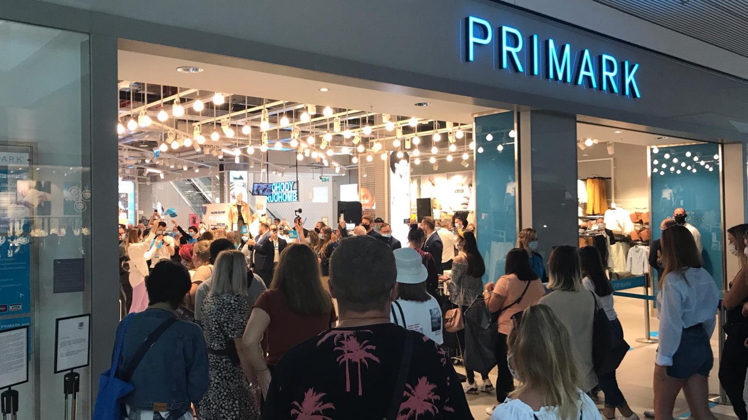 Otwarcie pierwszego sklepu Primark w Polsce, a konkretnie w warszawskiej Galerii Młociny. Ceny plasują się w połowie drogi między sieciówką a hipermarketową odzieżą