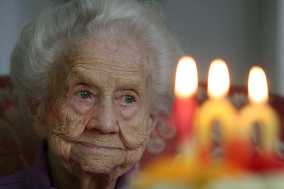 Skutkiem wzrostu liczby osób w podeszłym wieku i wydłużania się długości życia będzie to, że przybędzie w Polsce stulatków.