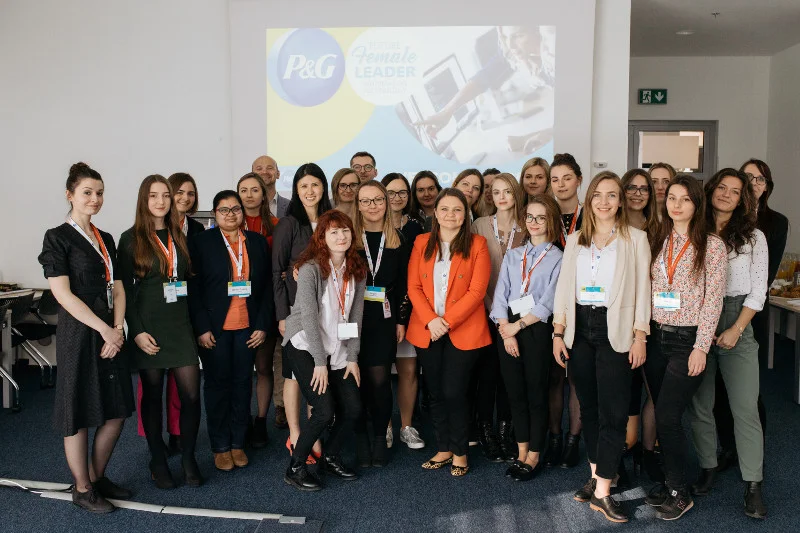 Obecnie, spośród ponad 95 000 pracowników P&G, 45% to kobiety, a fabryka Pampers w Warszawie to jedna z 15 fabryk P&G w 9 krajach zarządzanych przez kobiety. Uczestnictwo w projekcie Future Female Leader in IT nie tylko pozwala zdobyć nową wiedzę i umieję