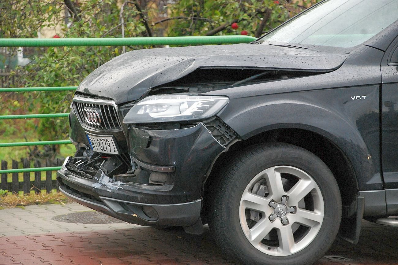 Tak wyglądało auto z rządowej kolumny z udziałem wicepremier Beaty Szydło w Imielinie na Śląsku w 2018 roku.