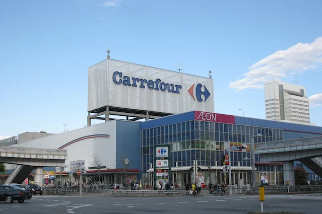 Carrefour, francuski potentat w branży supermarketów, będzie jedną z "ofiar" nowej ustawy.