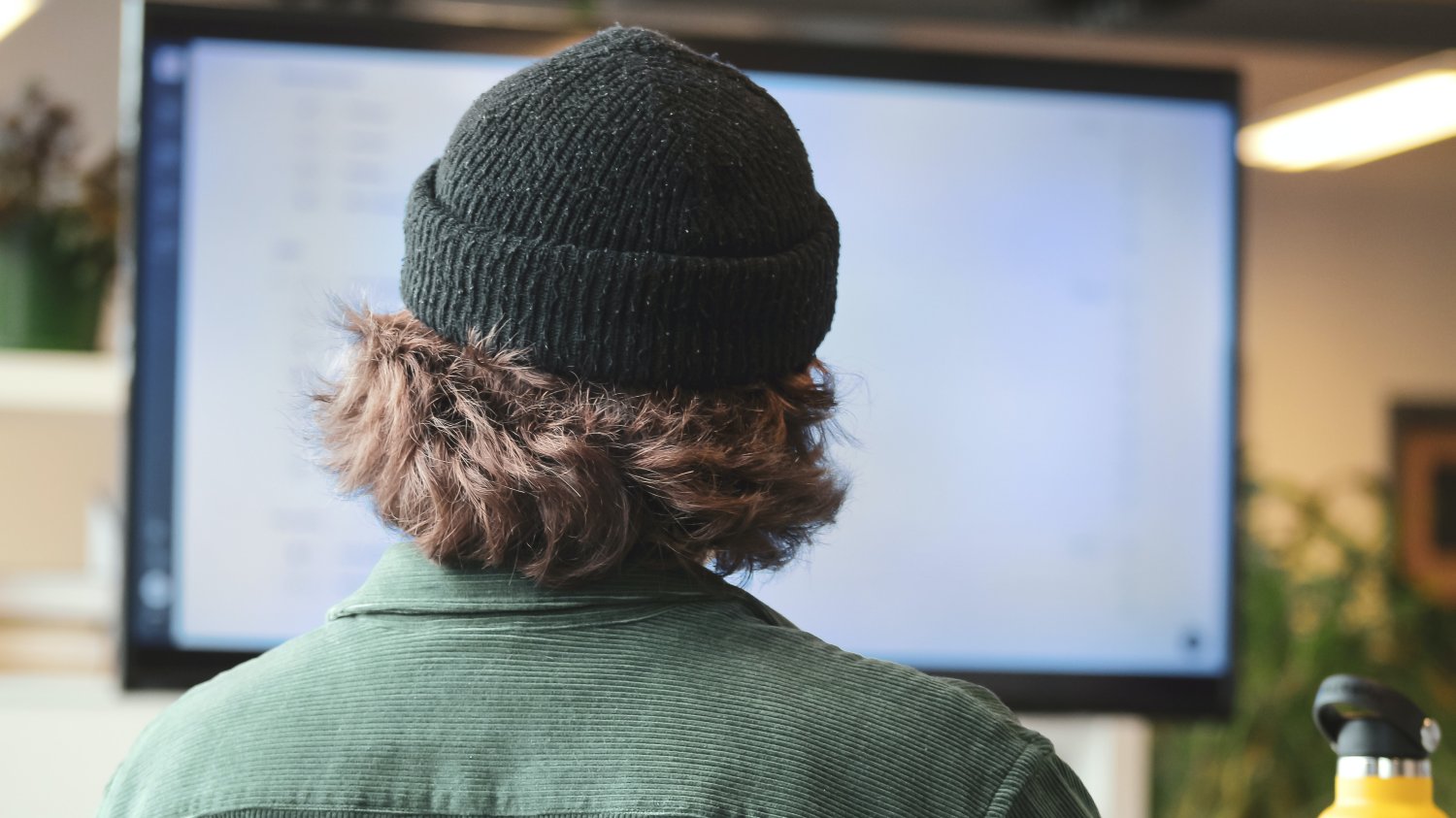 Jak początkujący programista może znaleźć pracę? Czy każdy nadaje się do kodowania? Czy bootcamp programistyczny wystarczy, by odnieść sukces w branży IT?