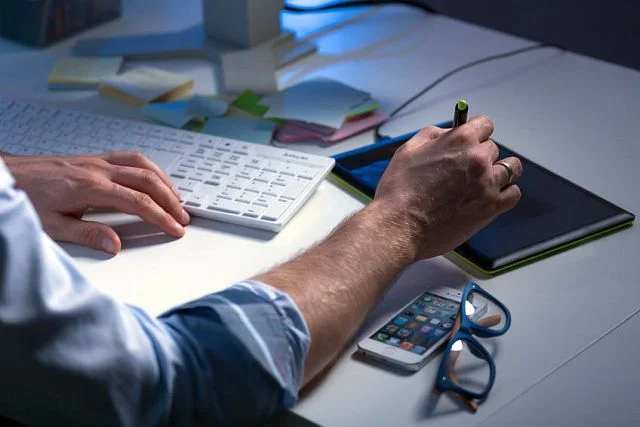 Są firmy, w kórych używanie własnego telefonu podczas pracy jest surowo zabronione