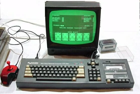 Amstrad-Schneider na kasety z zielonym monitorem. Gra potrafiła sie wygrywać godzinę.