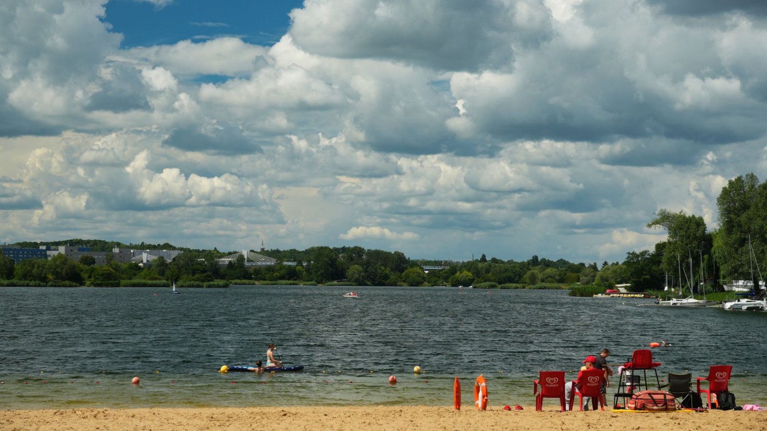 Plaża Bagry w Krakowie, ratownik.