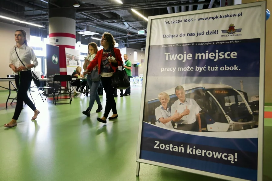 Na zmianę pracy decydują się przede wszystkim ludzie młodzi.