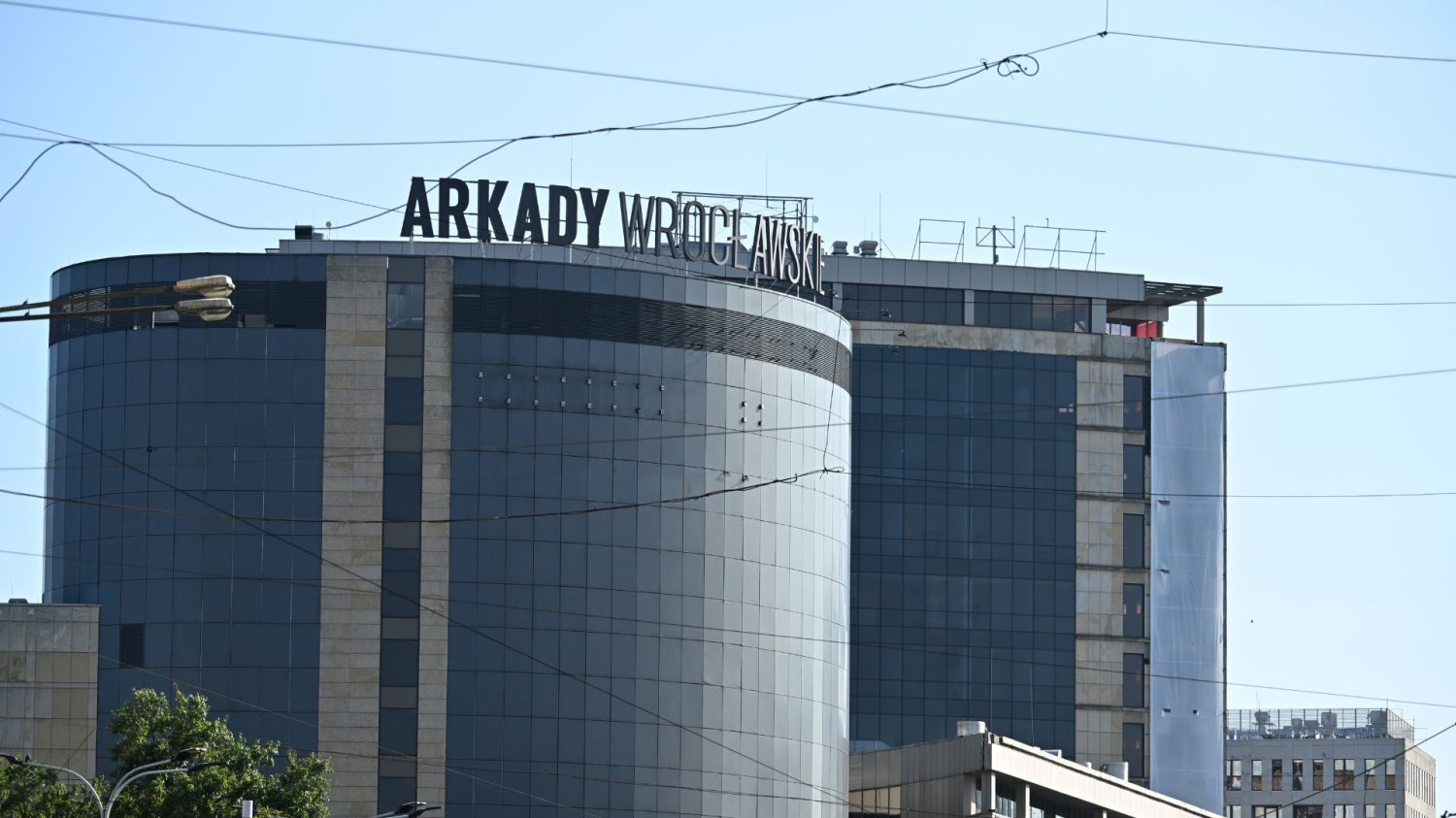 Arkady Wrocławskie znikną do 2027 roku. Moloch idzie pod kilof, by ustąpić miejsca nowej erze. Arkady Wrocławskie.