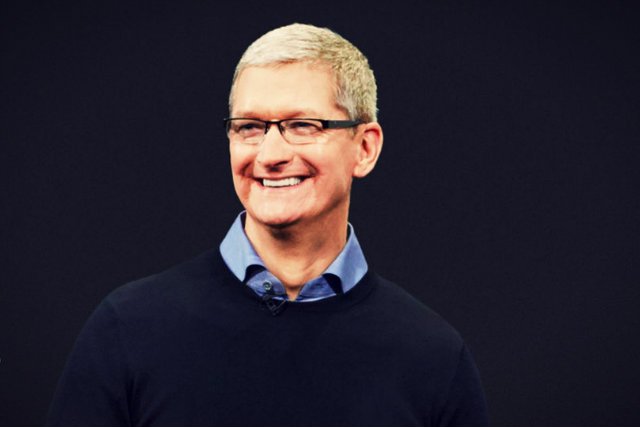 Tim Cook sprzedaje dużą część swoich akcji, bo przeczuwa klęskę?