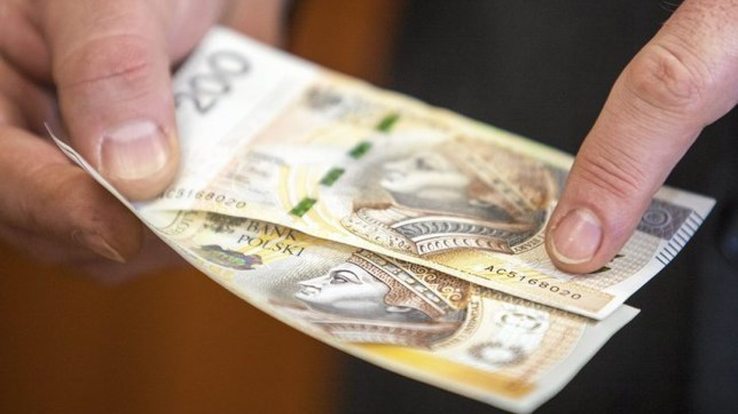 Wstrzymywanie zwrotu pieniędzy z zerwanej lokaty przez 35 dni jest według Rzecznika Finansowego niezgodne z polskim prawem, dlatego podjął interwencję w tej sprawie.