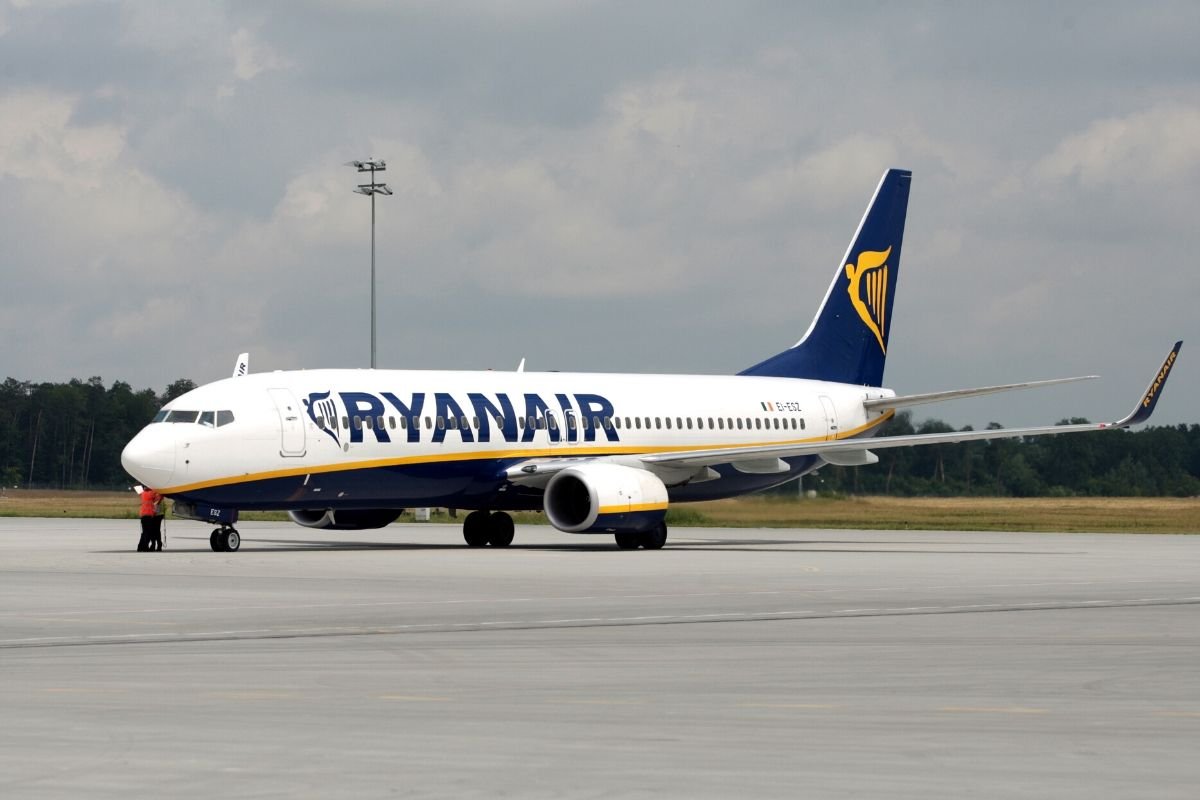 Ryanair będzie musiał zwrócić pasażerce 20 euro, ale bardziej zaboli go nakaz rezygnacji opłat za bagaż kabinowy.