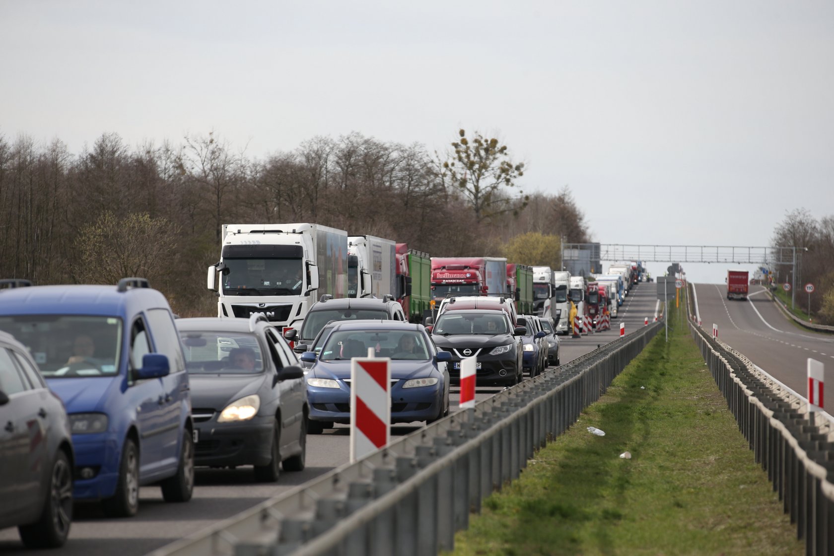 W środę 1 lipca weszły w życie przepisy pozwalające płacić za przejazd ciężarówek po drogach krajowych za pomocą smartfona.