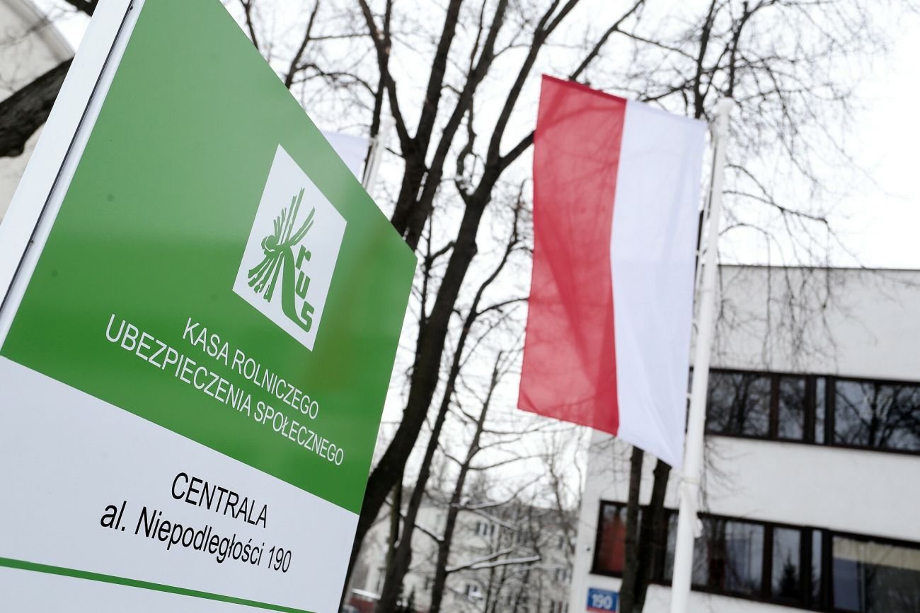 W 4 lata KRUS wydał na nagrody dla pracowników 226 mln zł.