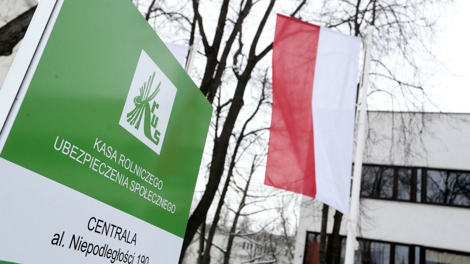 W 4 lata KRUS wydał na nagrody dla pracowników 226 mln zł.
