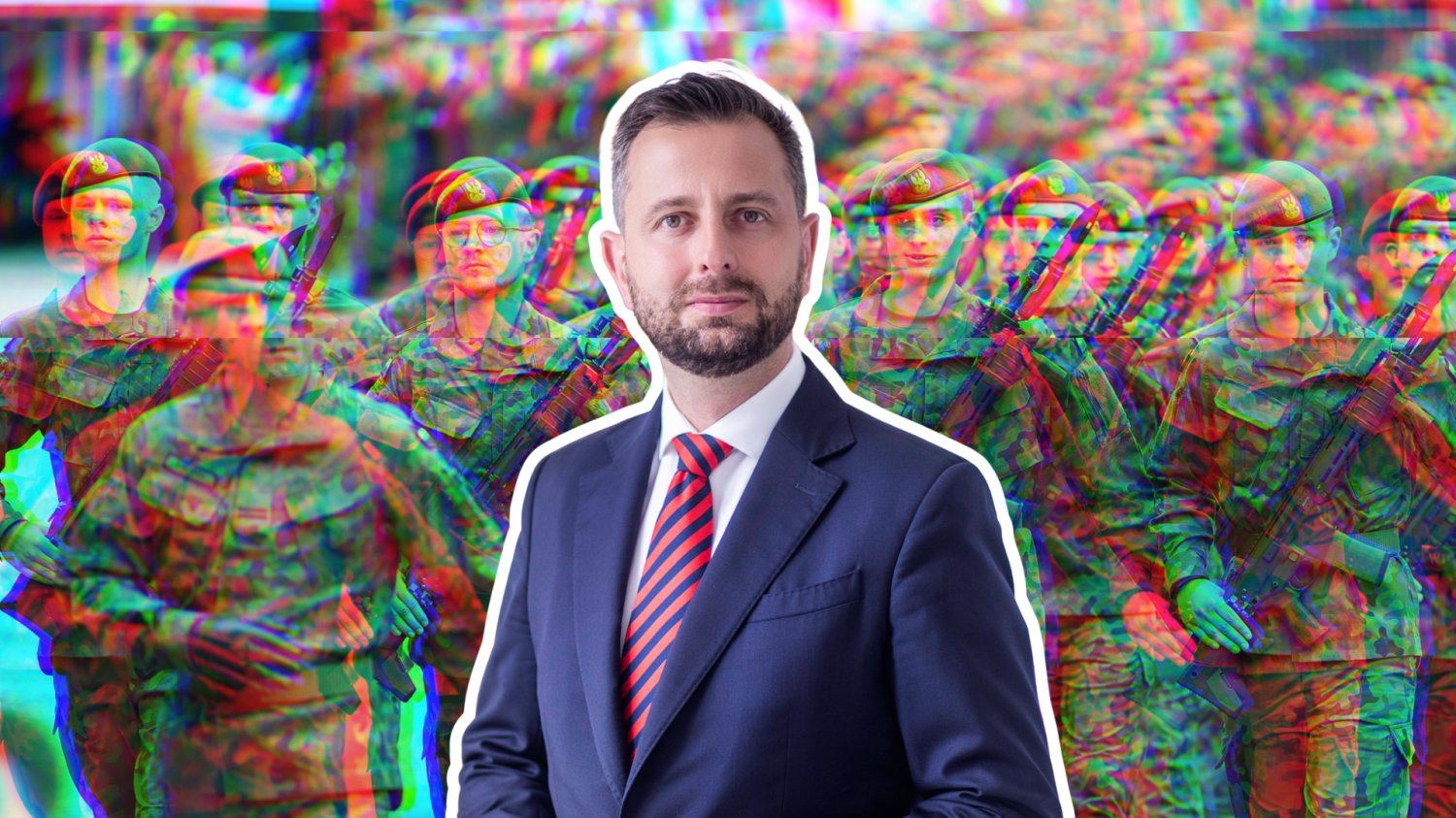 Polska chce mieć największą armię w Europie. Kosiniak-Kamysz i jego sny o potędze Kosiniak Kamysz, szef MON. W tle wojsko na defiladzie i znieksztalcony obraz.