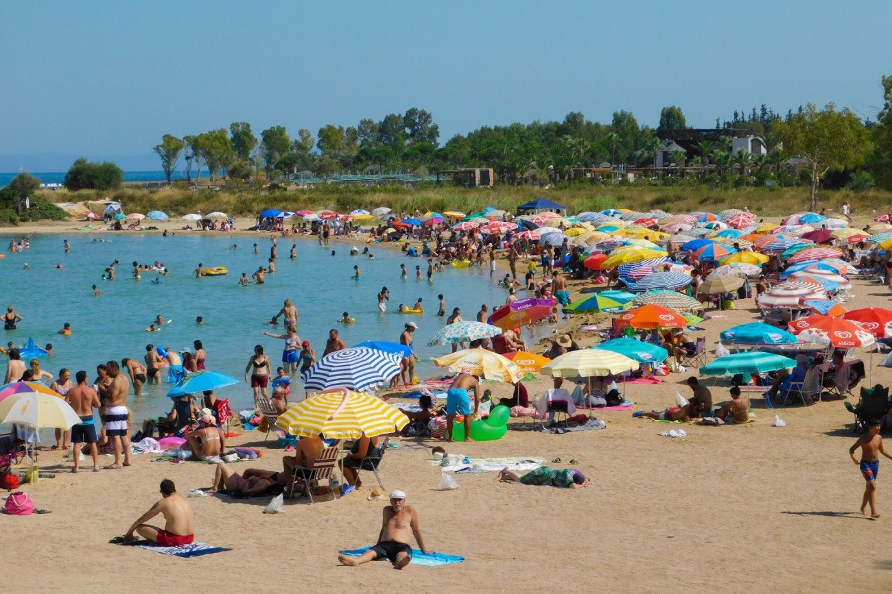 ludzie na plaży w Turcji