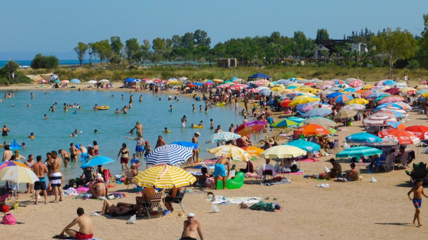 ludzie na plaży w Turcji