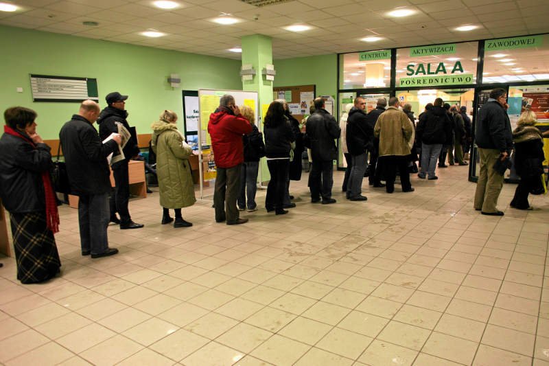 Według prognoz takie kolejki w urzędach pracy przejdą do historii
