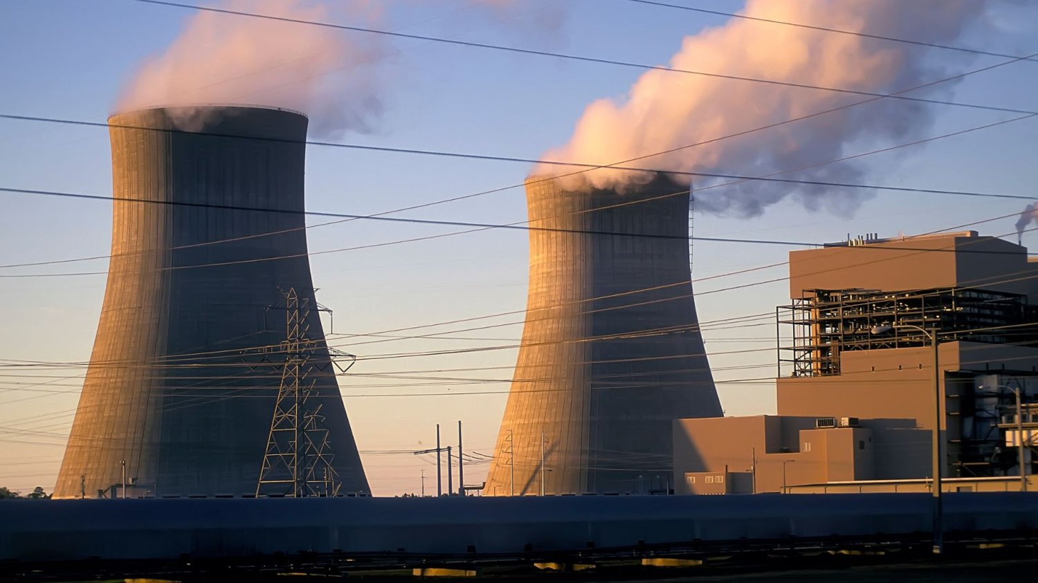 Elektrownie jądrowe w Polsce mogą powstać na czas. Przesądzi o tym najbliższy rok Elektrownia jądrowa, zdjęcie ilustracyjne. Aby powstała pierwsza taka w Polsce, wykonawcy wskazują na dwie rzeczy do zrealizowania w 2026 r.