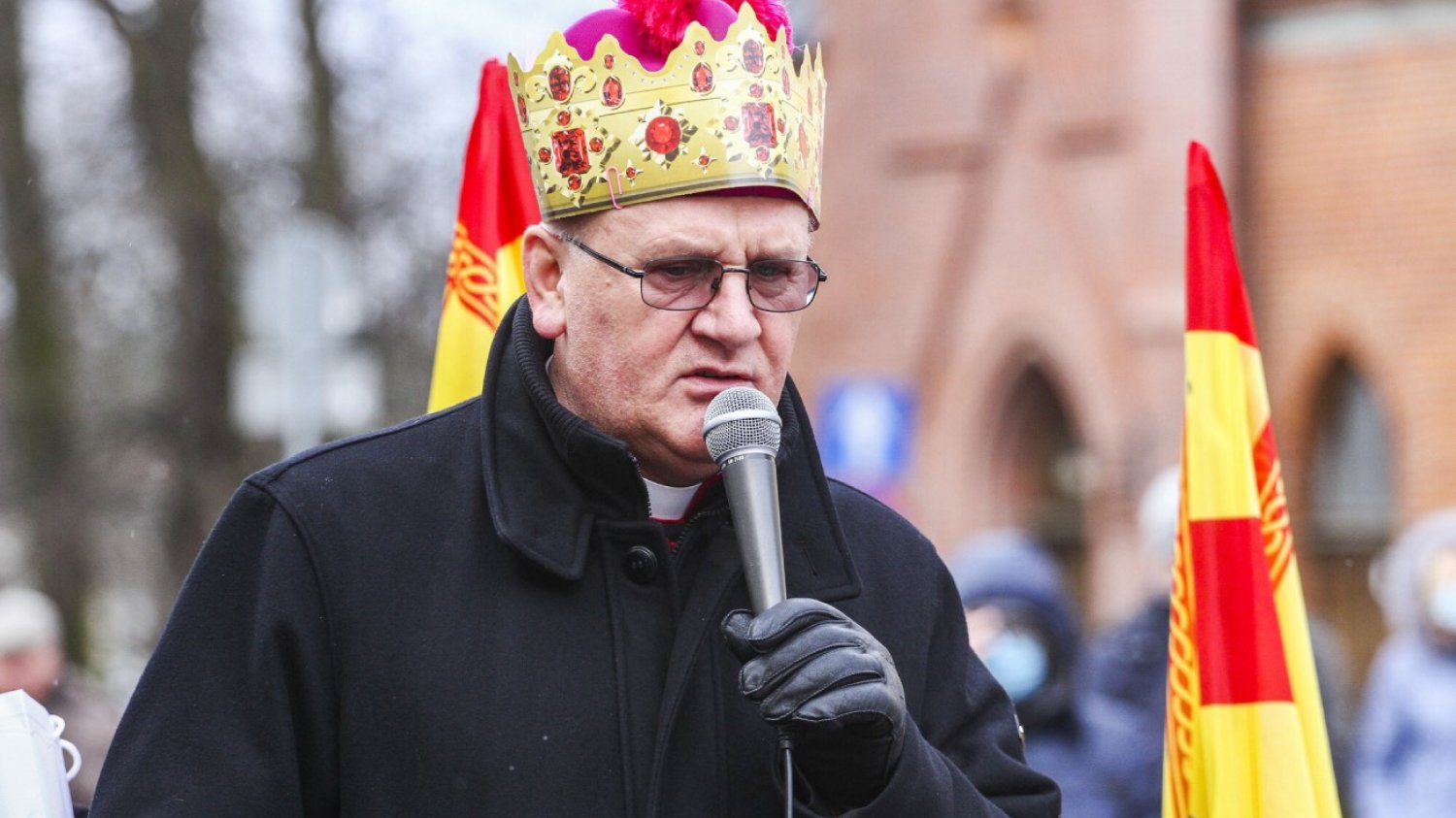 Metropolita warmiński abp Józef Górzyński buduje hotel, by móc utrzymać parafie
